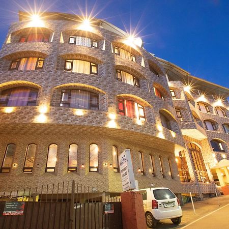 Devi Enterprises - Hotel Khems Ooty Esterno foto