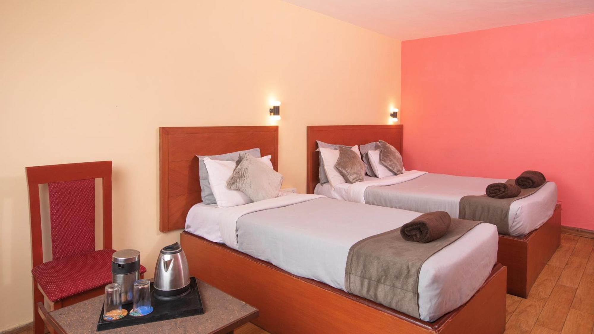 Devi Enterprises - Hotel Khems Ooty Esterno foto