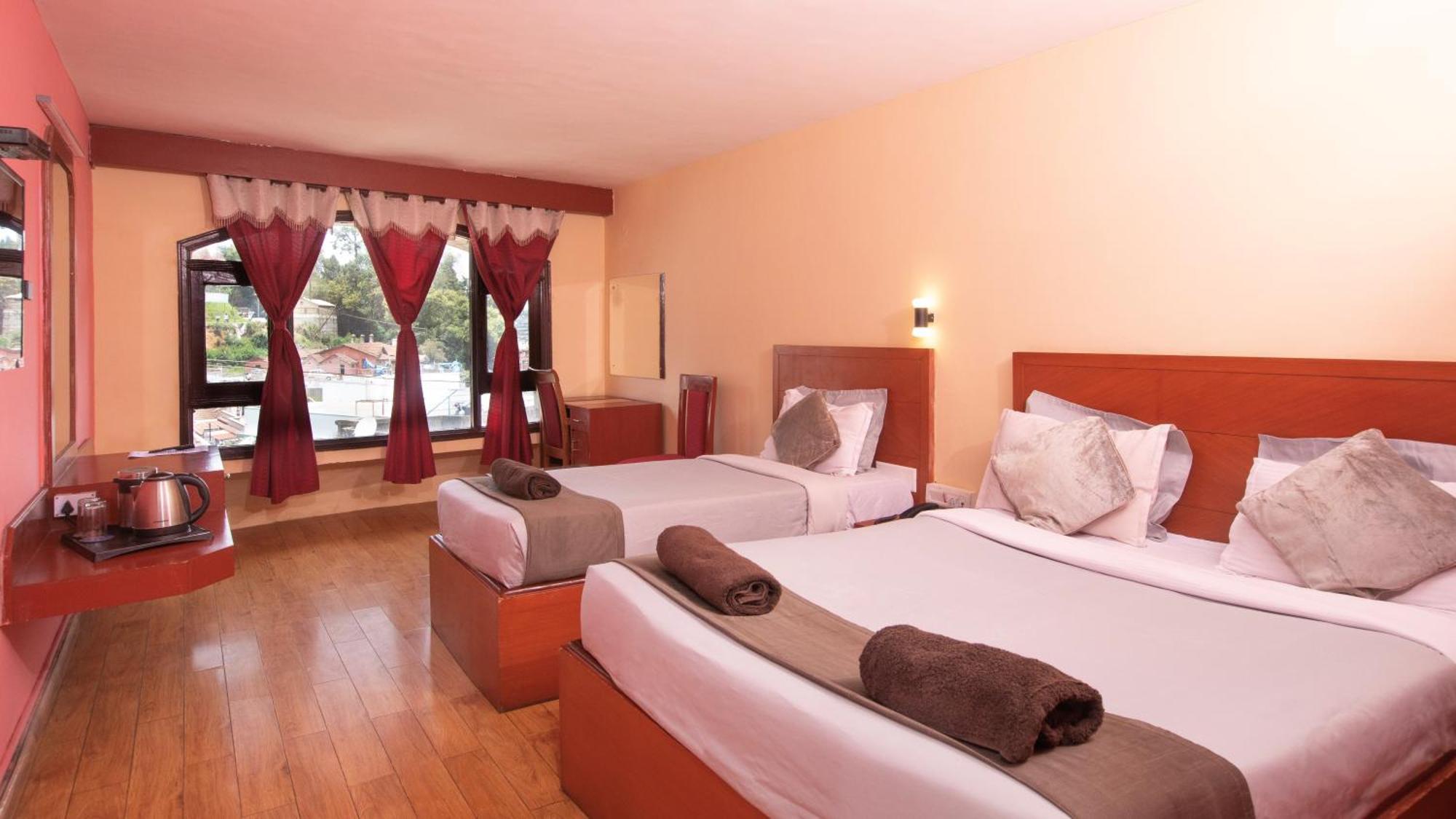 Devi Enterprises - Hotel Khems Ooty Esterno foto
