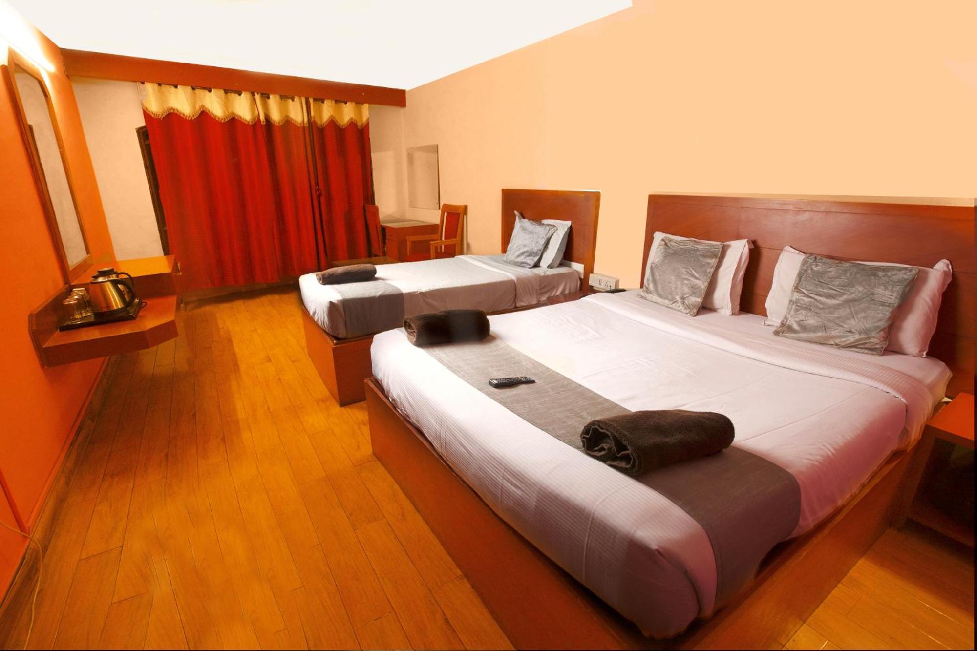 Devi Enterprises - Hotel Khems Ooty Esterno foto