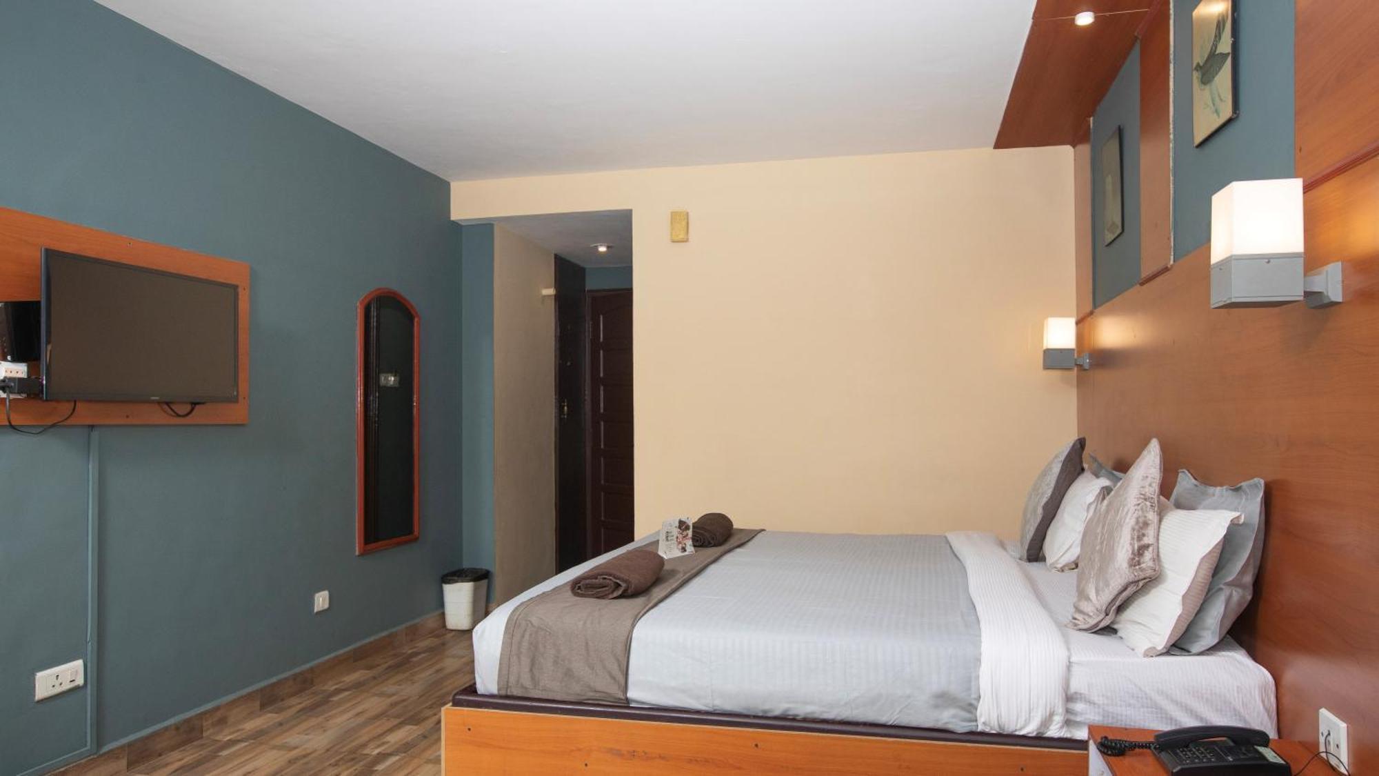 Devi Enterprises - Hotel Khems Ooty Esterno foto