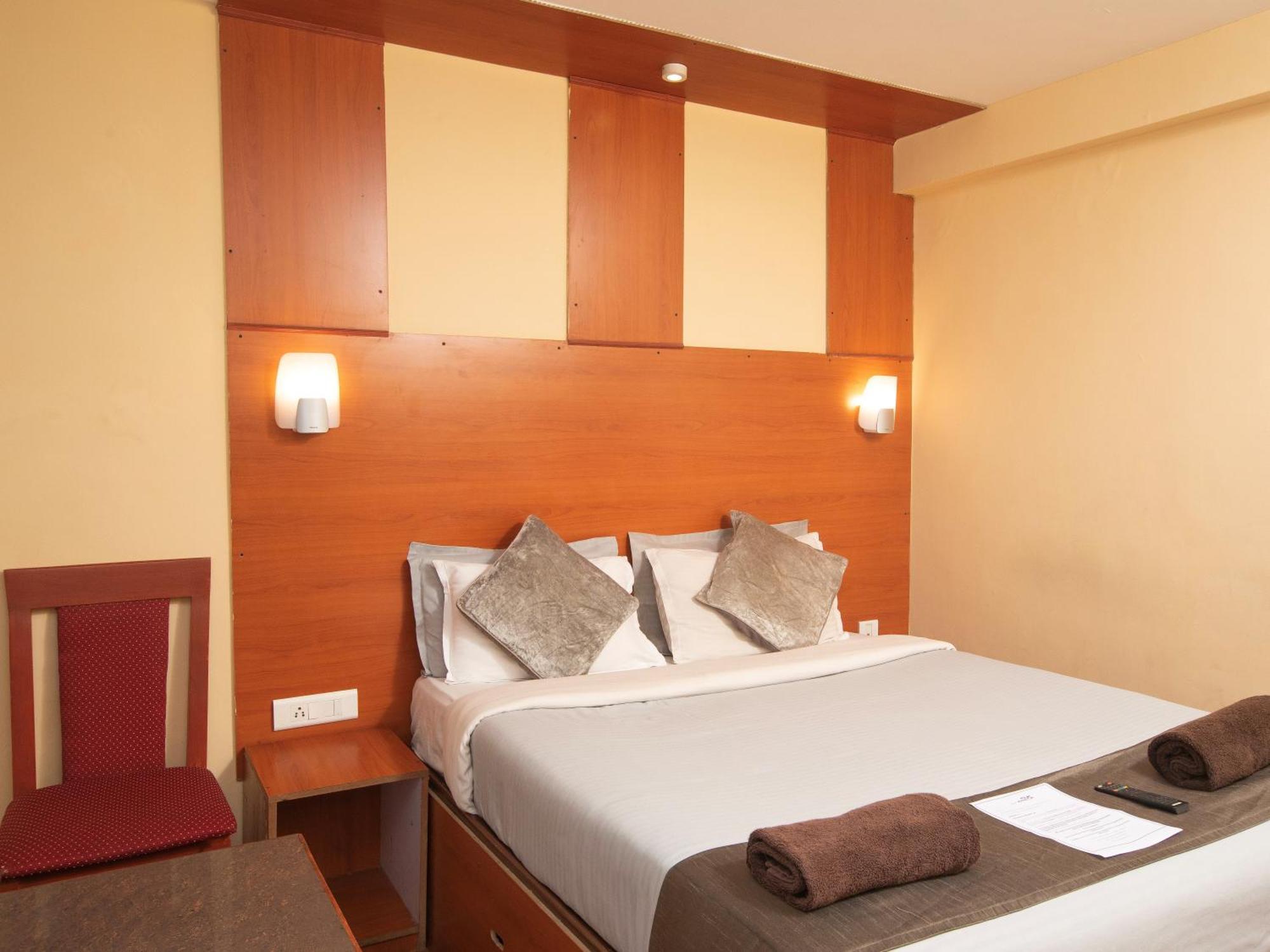 Devi Enterprises - Hotel Khems Ooty Esterno foto