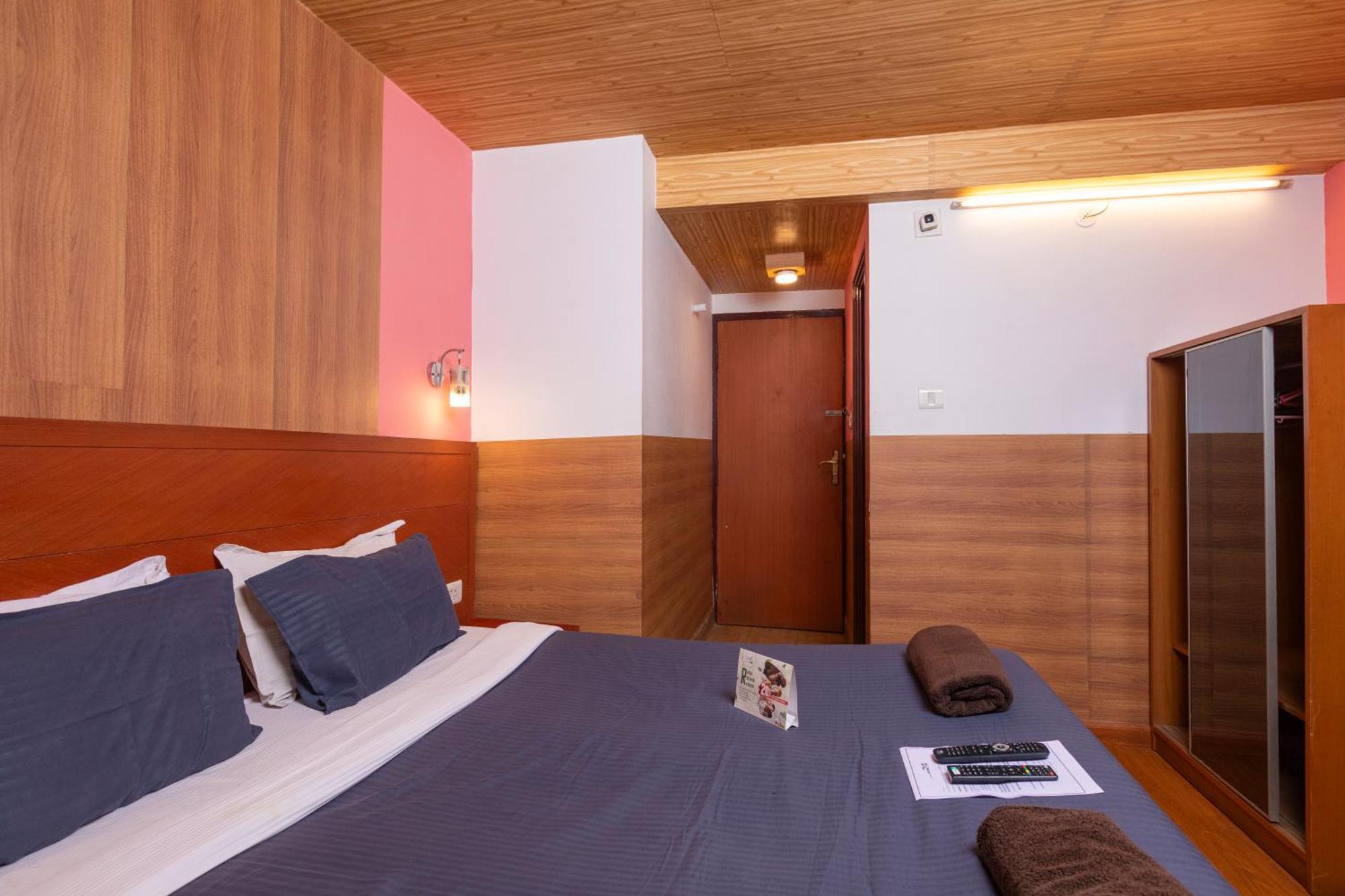 Devi Enterprises - Hotel Khems Ooty Esterno foto