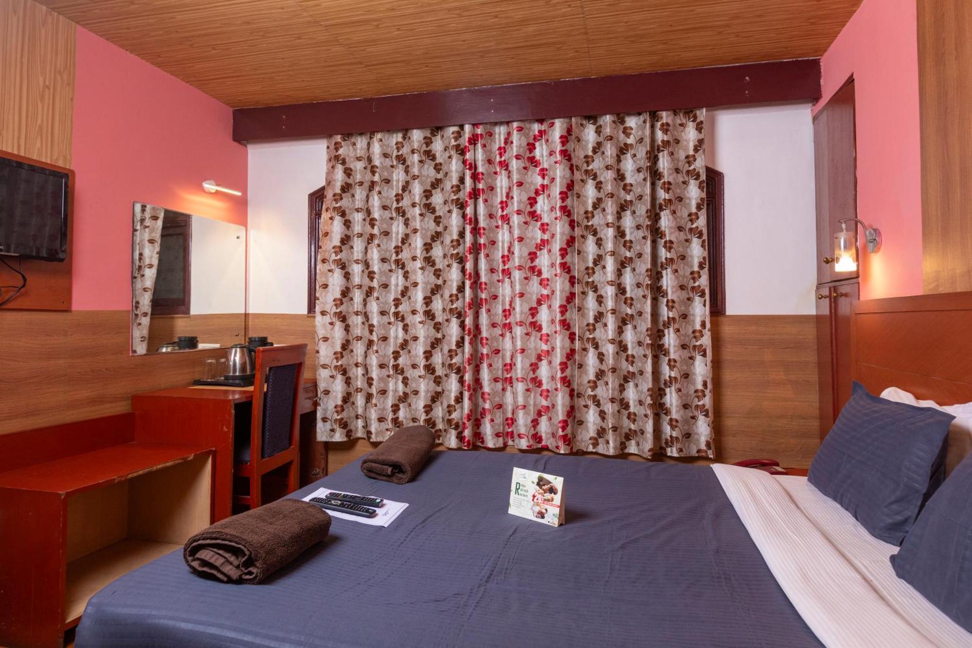 Devi Enterprises - Hotel Khems Ooty Esterno foto