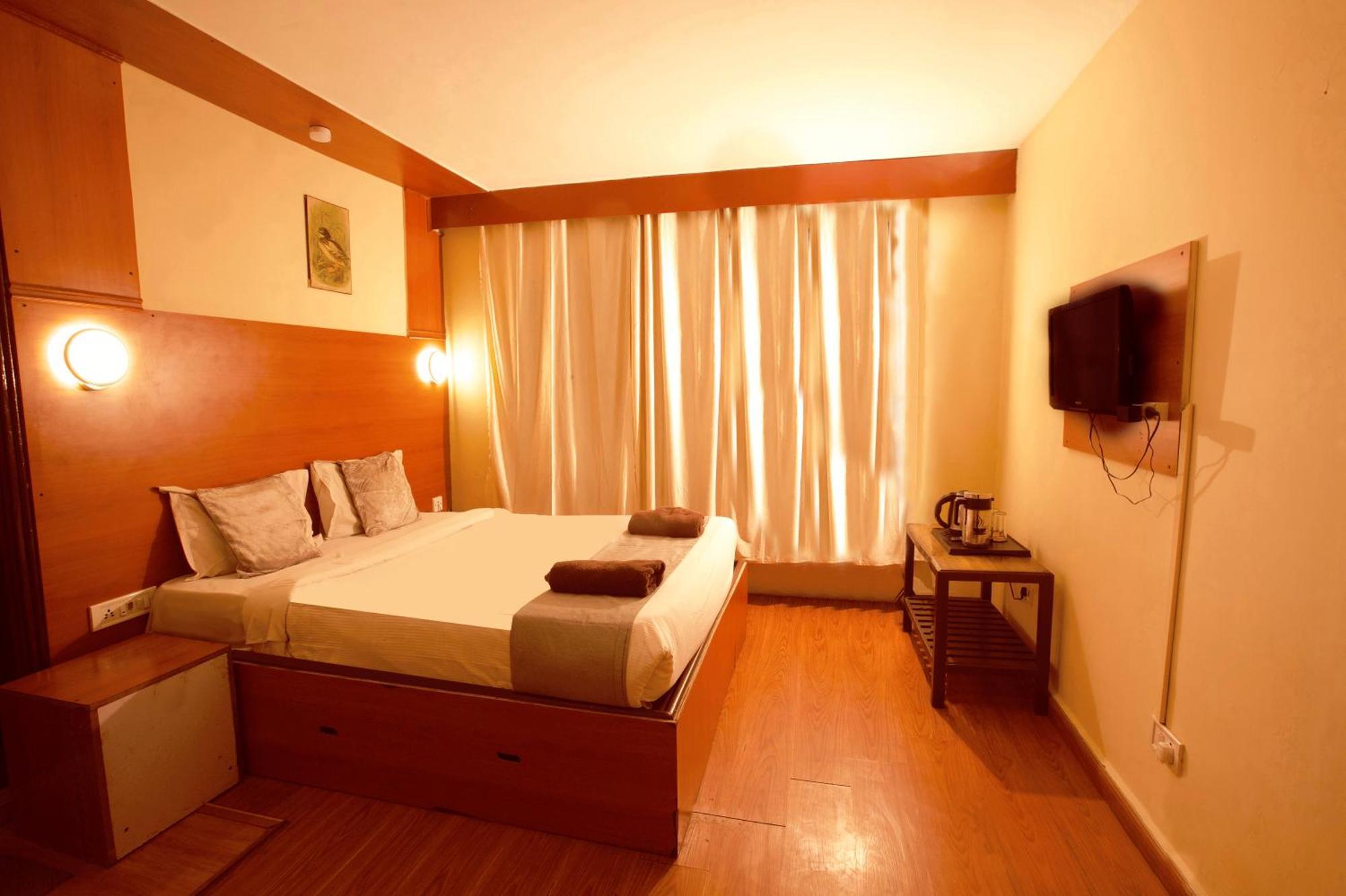 Devi Enterprises - Hotel Khems Ooty Esterno foto