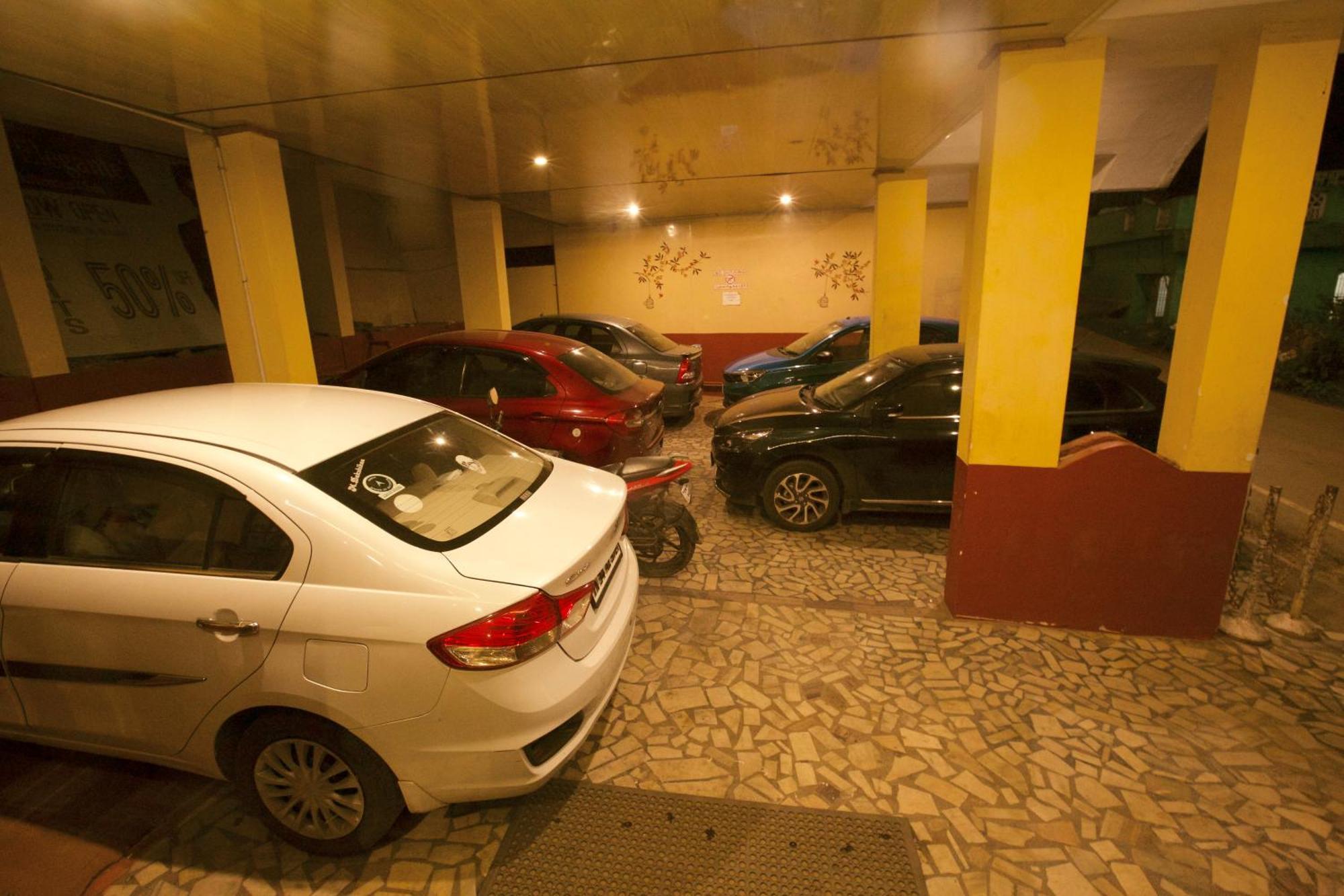 Devi Enterprises - Hotel Khems Ooty Esterno foto