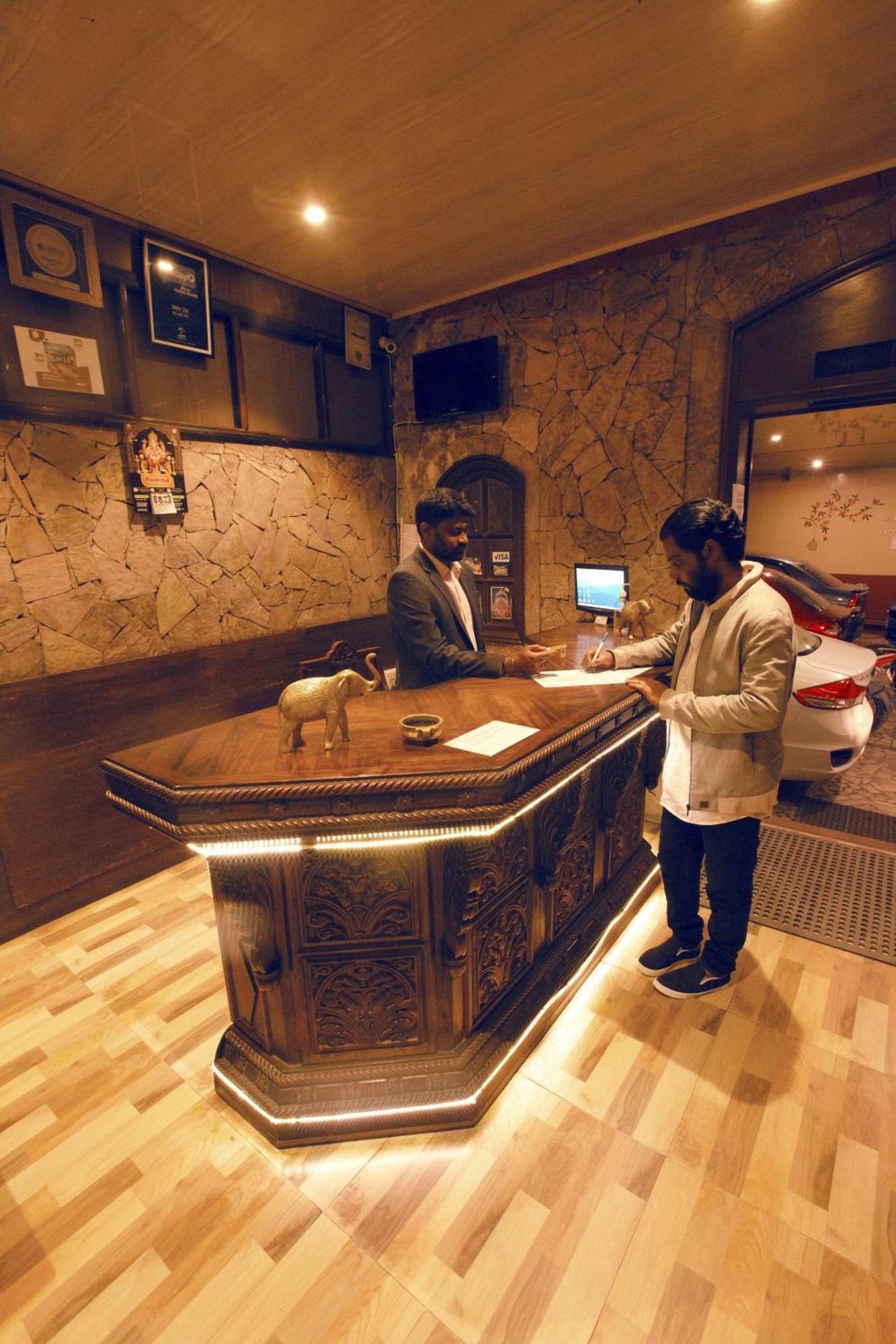 Devi Enterprises - Hotel Khems Ooty Esterno foto