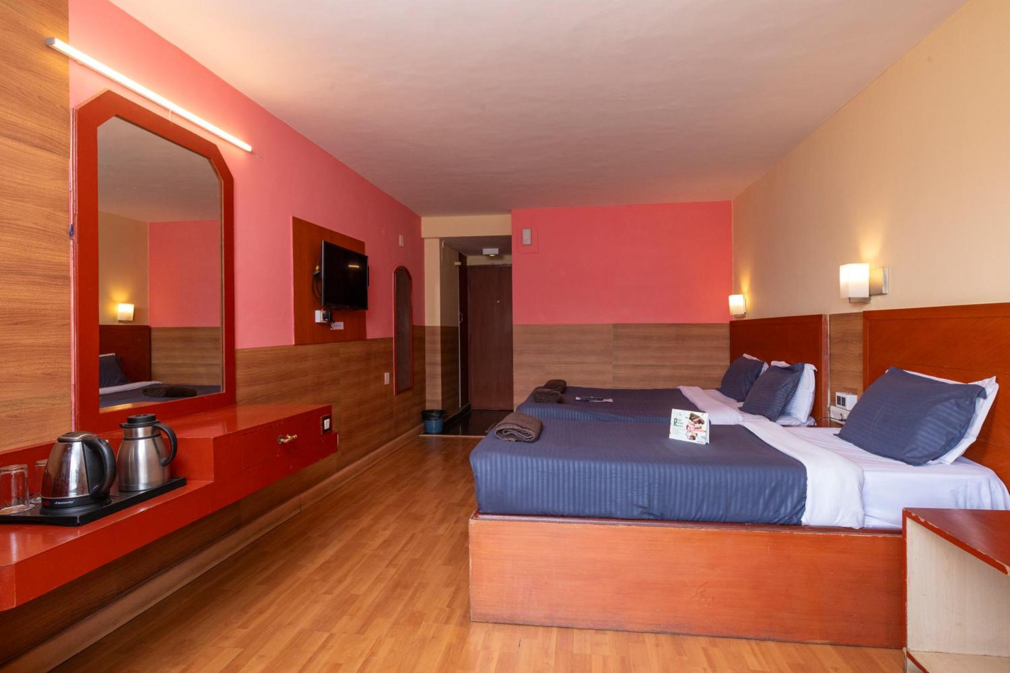 Devi Enterprises - Hotel Khems Ooty Esterno foto