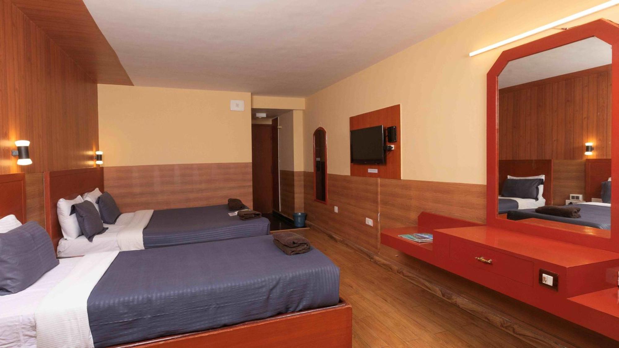 Devi Enterprises - Hotel Khems Ooty Esterno foto