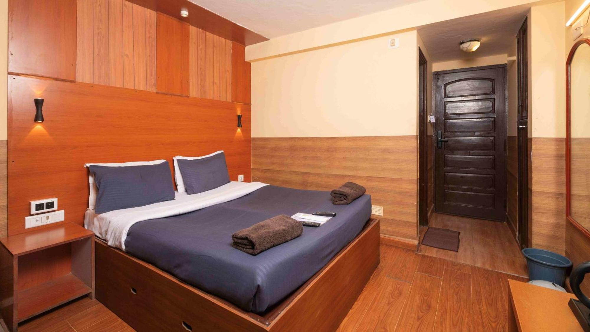 Devi Enterprises - Hotel Khems Ooty Esterno foto