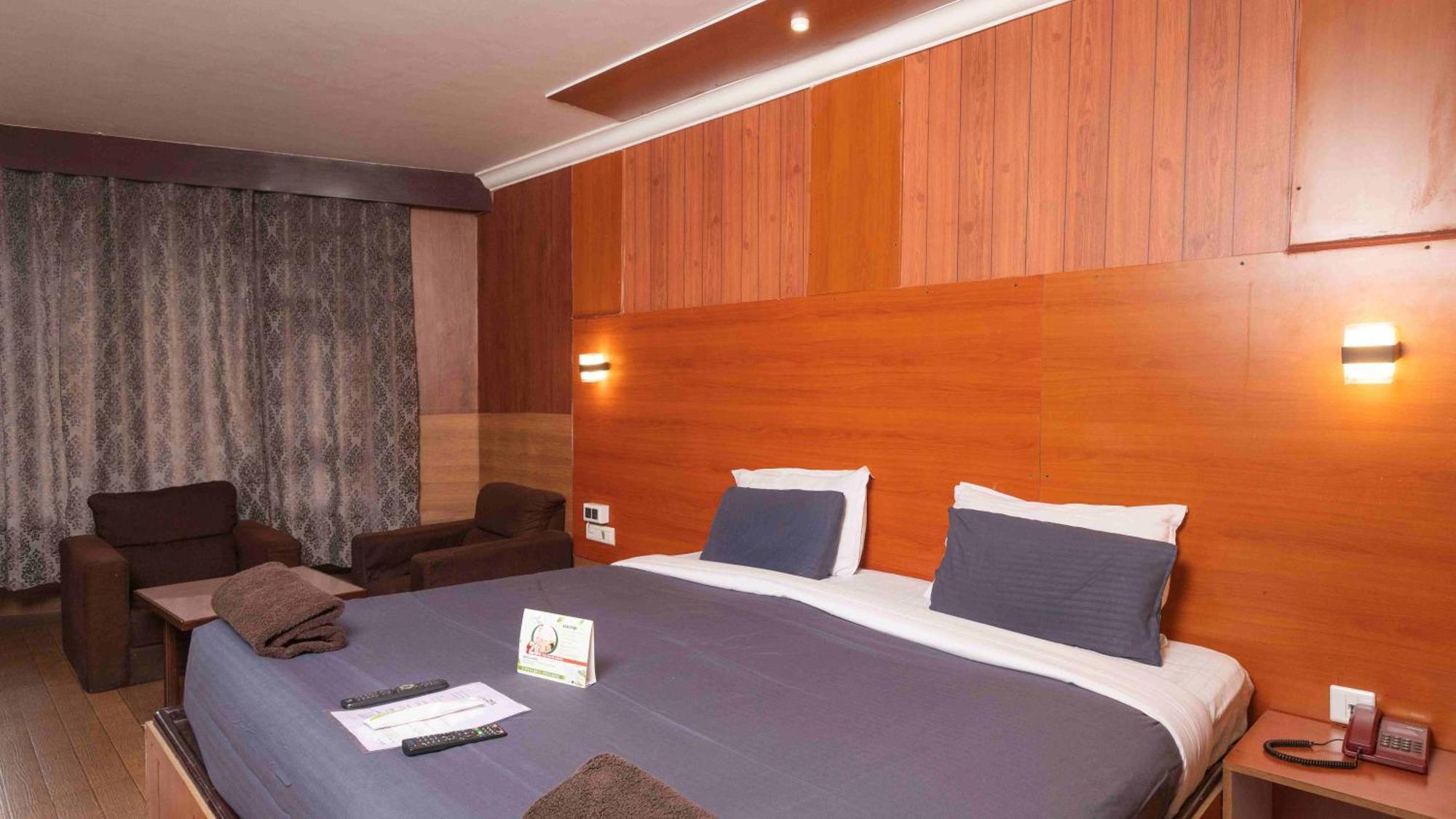 Devi Enterprises - Hotel Khems Ooty Esterno foto