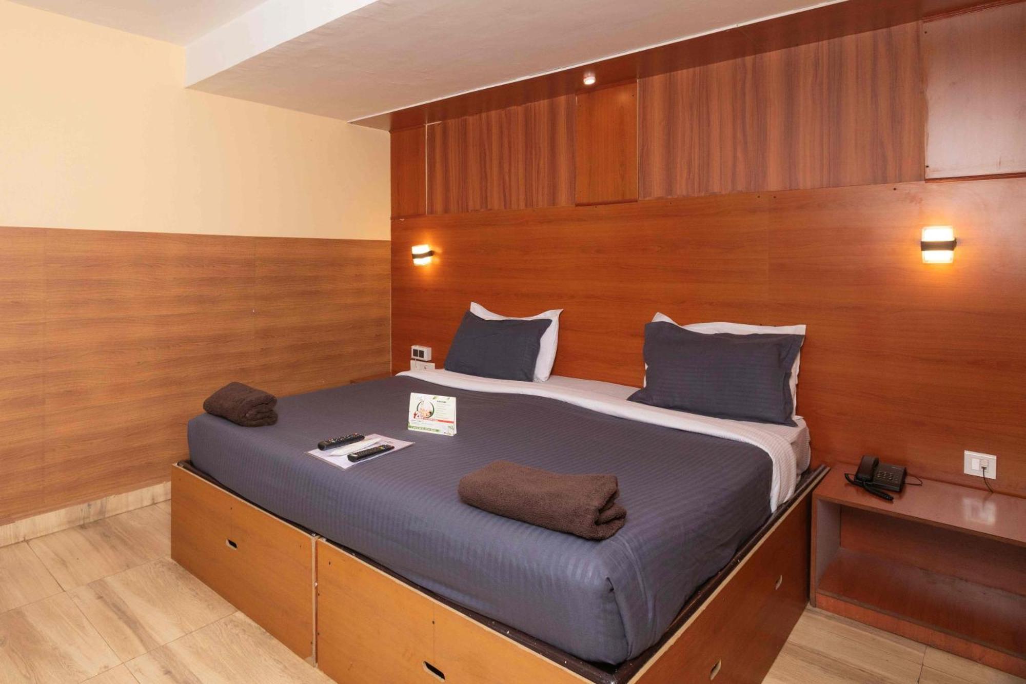 Devi Enterprises - Hotel Khems Ooty Esterno foto