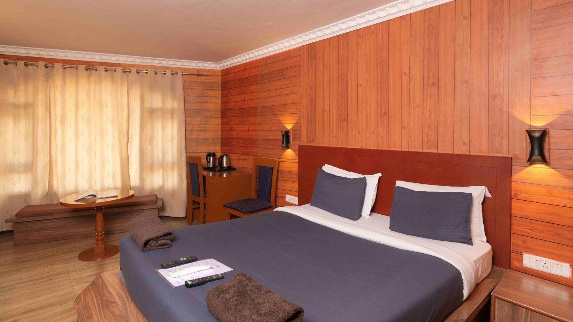 Devi Enterprises - Hotel Khems Ooty Esterno foto