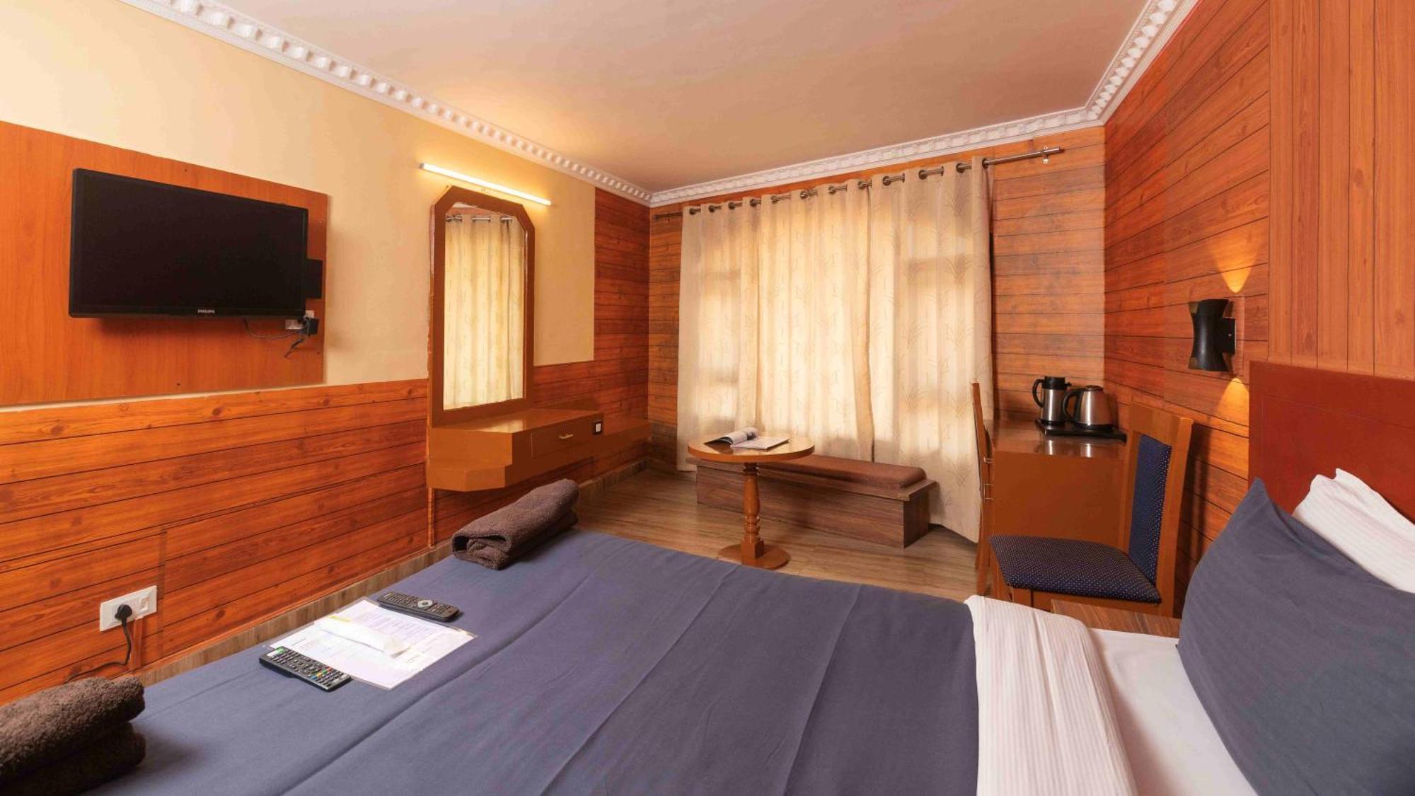 Devi Enterprises - Hotel Khems Ooty Esterno foto