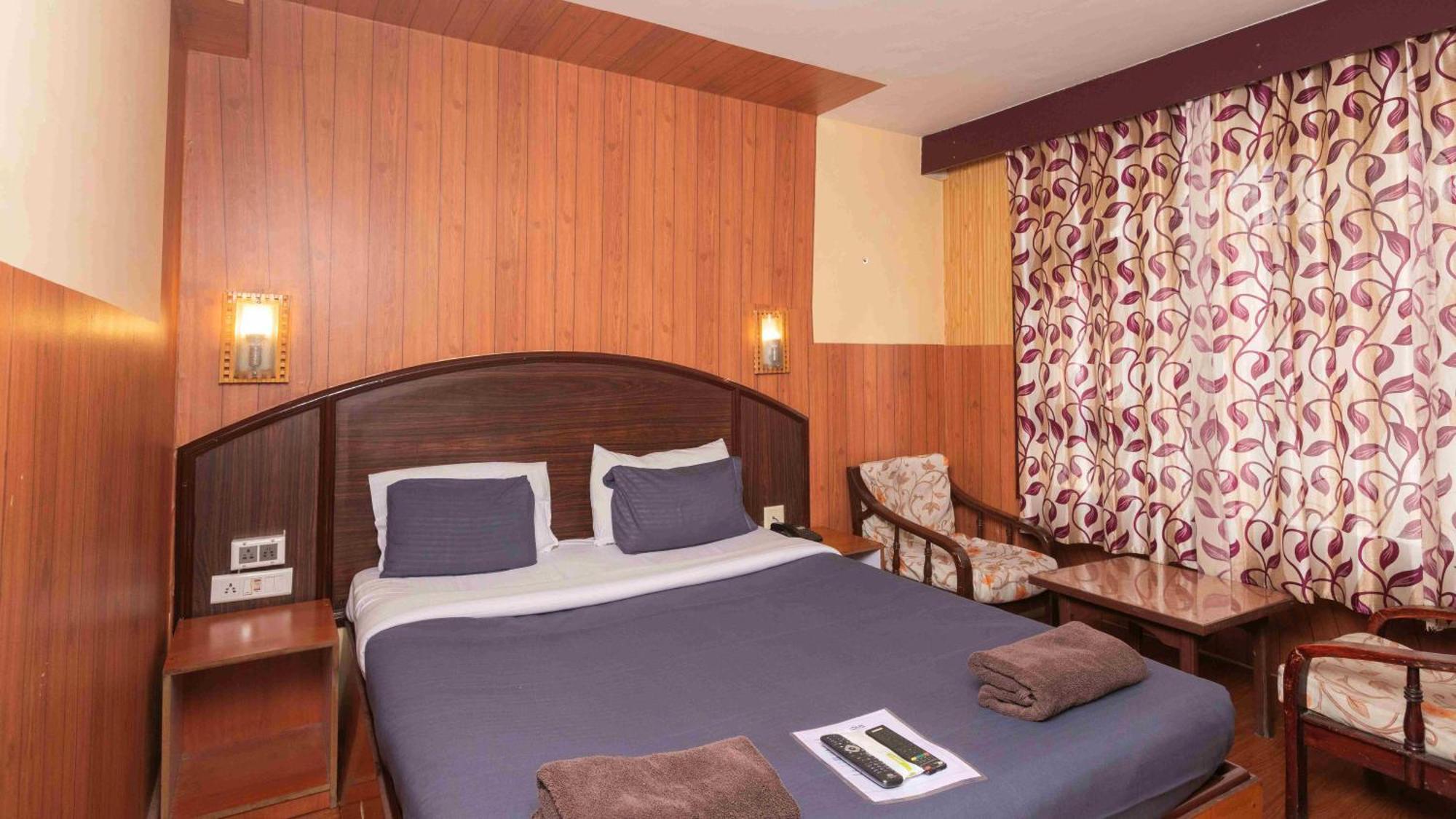 Devi Enterprises - Hotel Khems Ooty Esterno foto