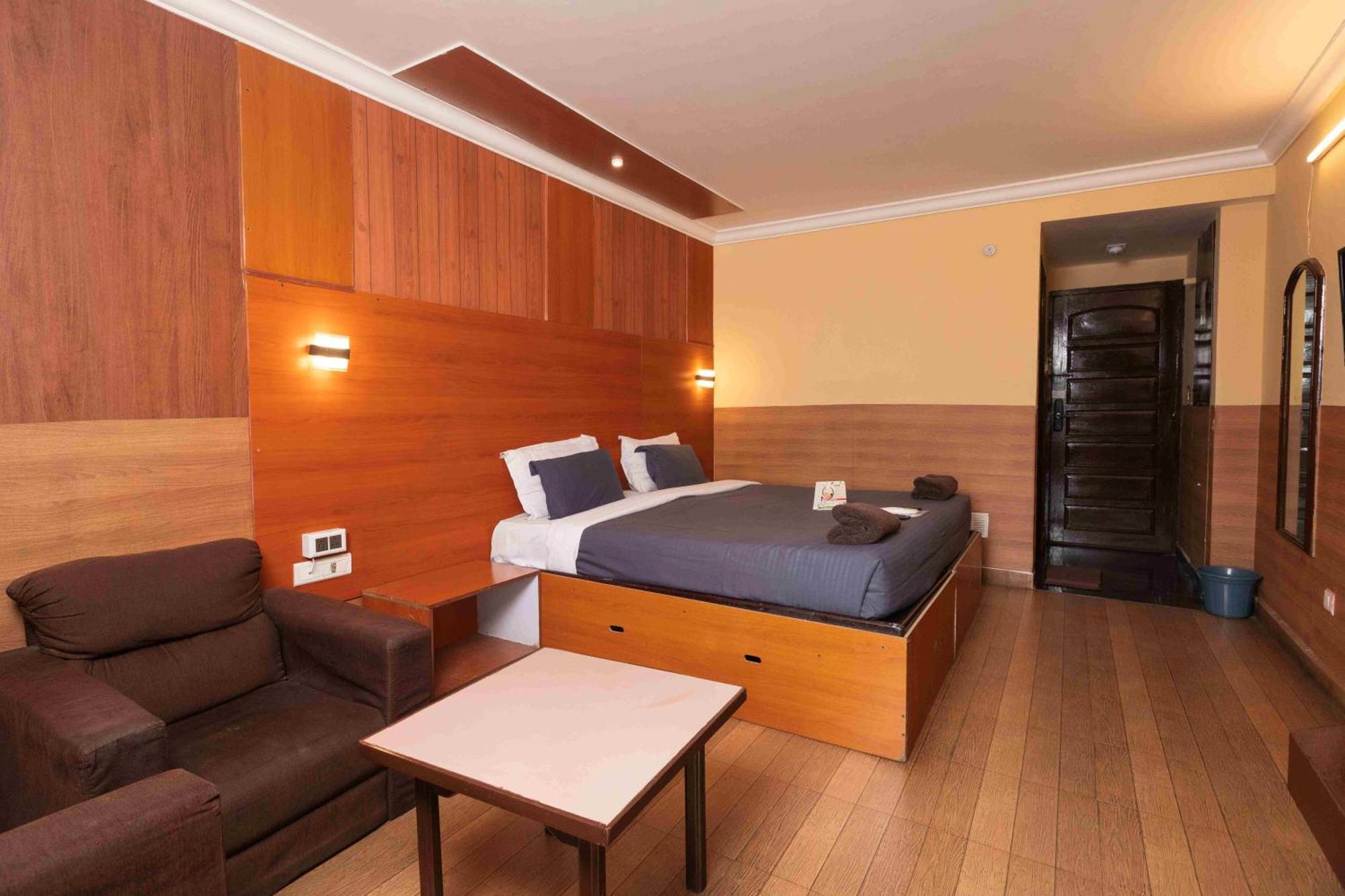 Devi Enterprises - Hotel Khems Ooty Esterno foto