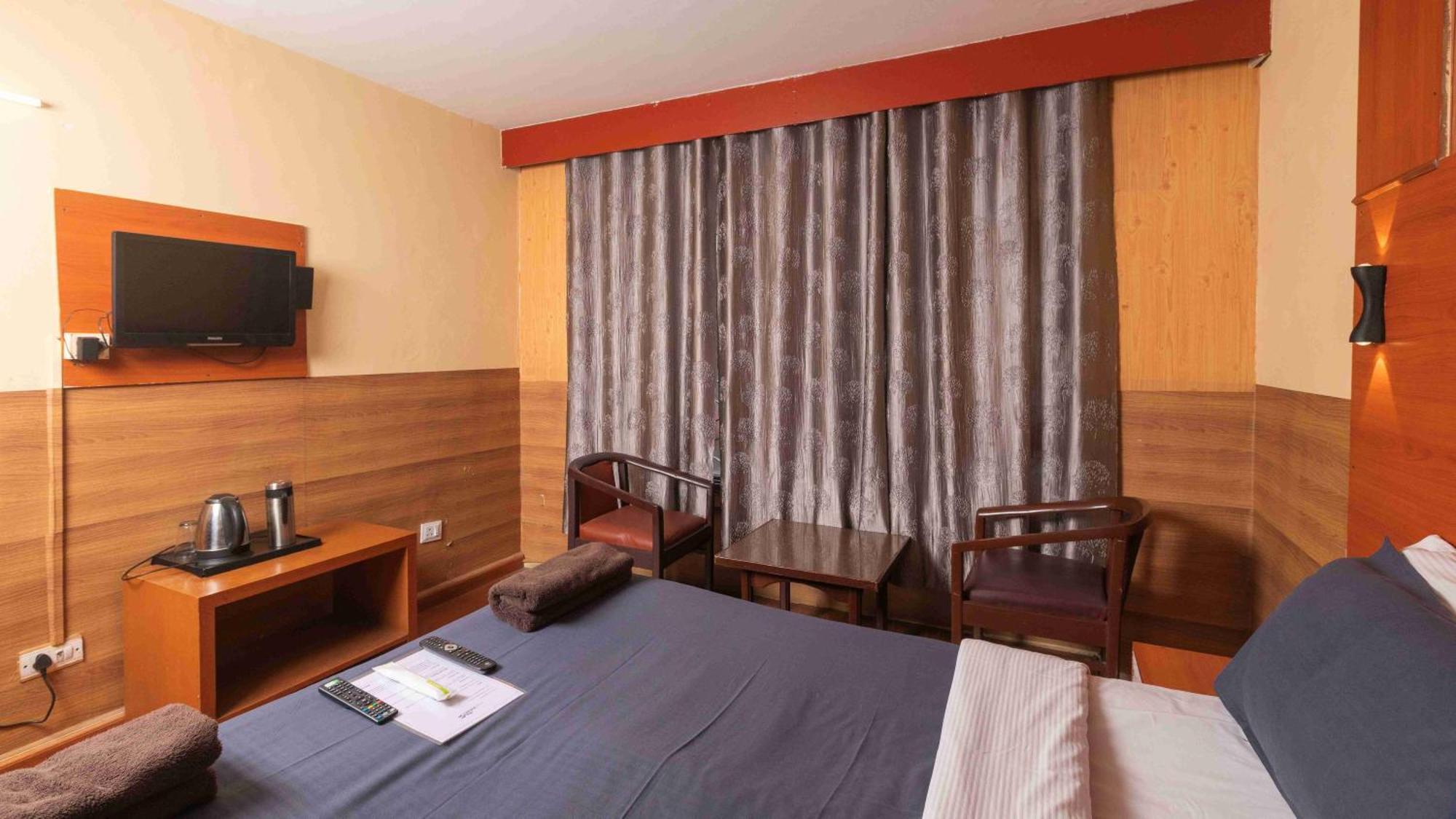 Devi Enterprises - Hotel Khems Ooty Esterno foto
