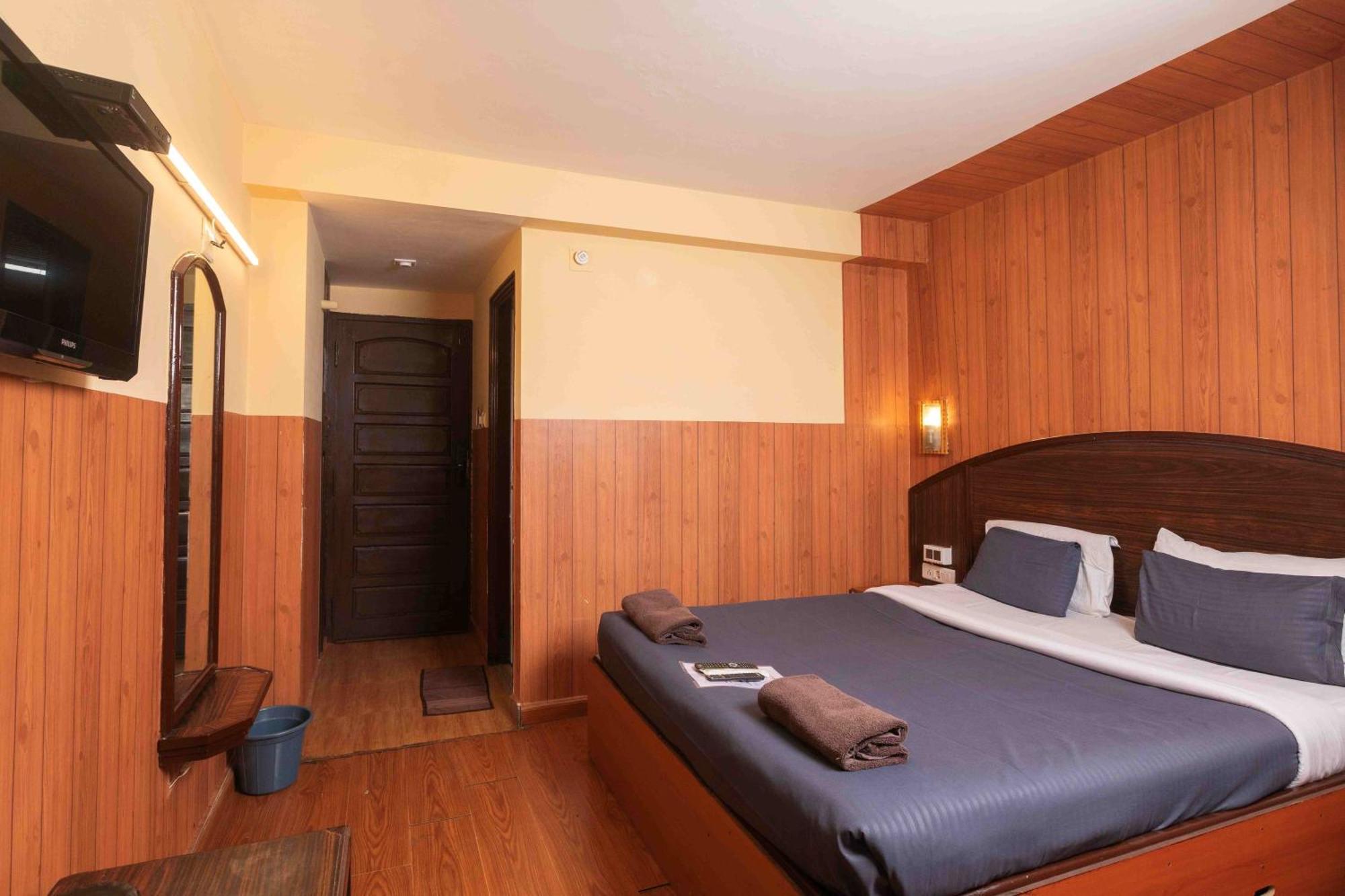 Devi Enterprises - Hotel Khems Ooty Esterno foto