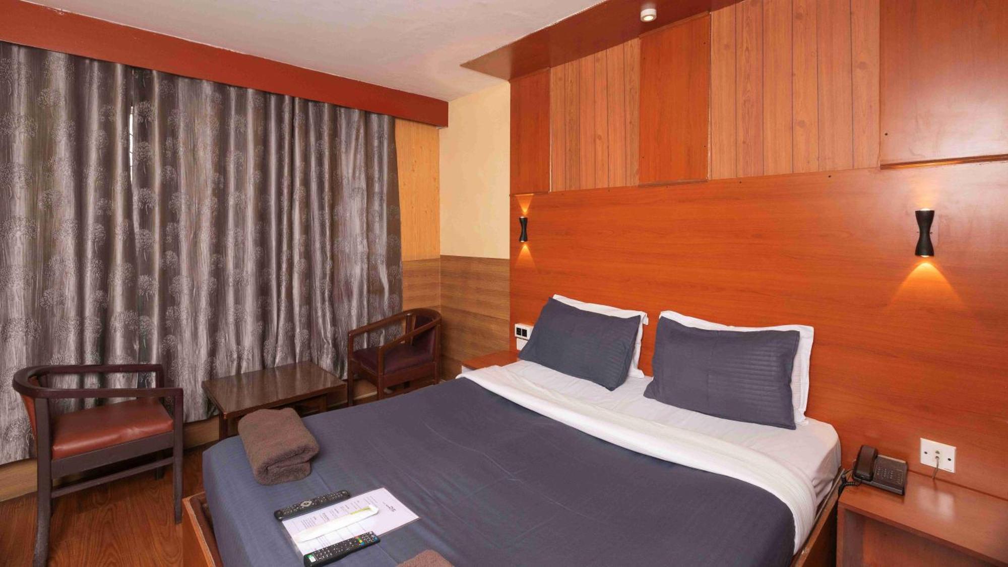 Devi Enterprises - Hotel Khems Ooty Esterno foto
