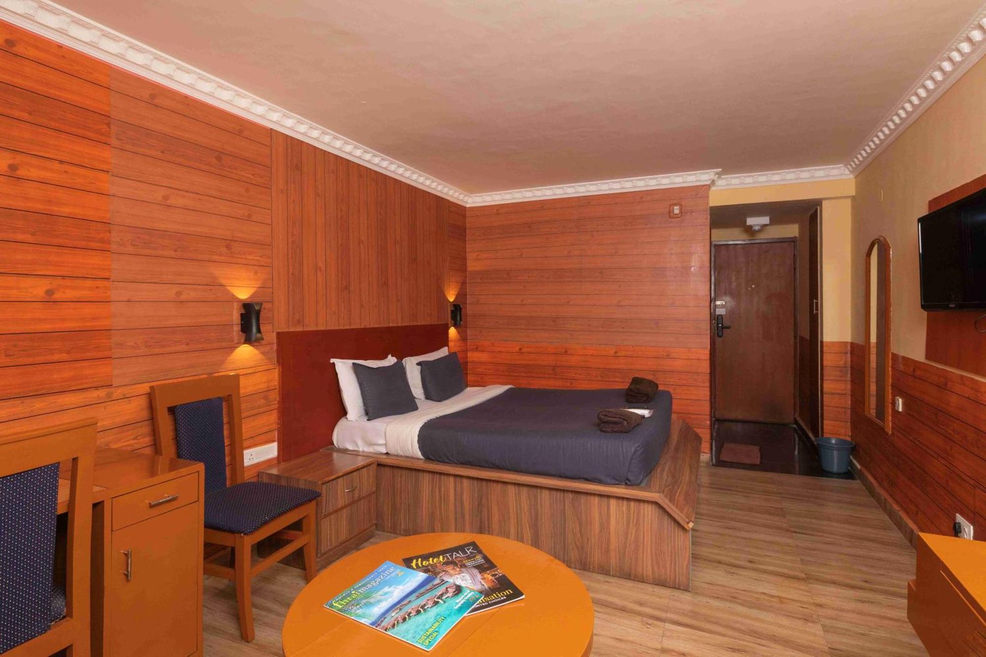 Devi Enterprises - Hotel Khems Ooty Esterno foto
