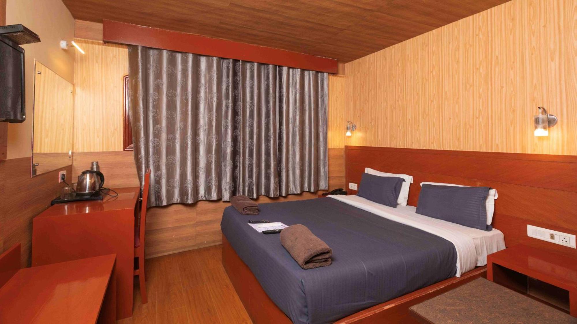 Devi Enterprises - Hotel Khems Ooty Esterno foto